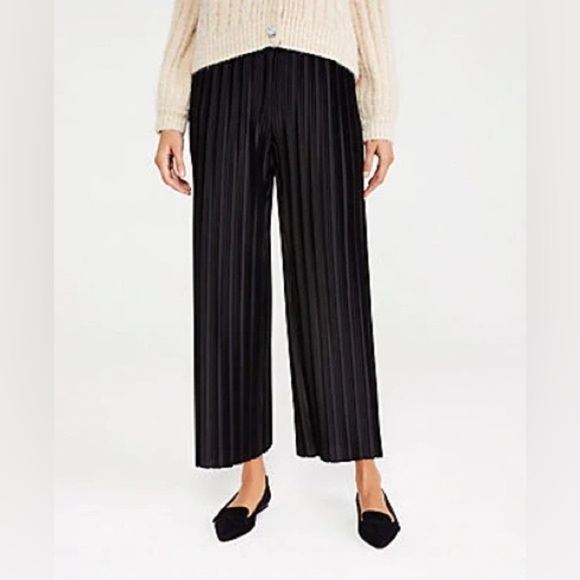 Ann Taylor Pants - NWOT- Ann Taylor pleated wide leg pull on pants black Size 12